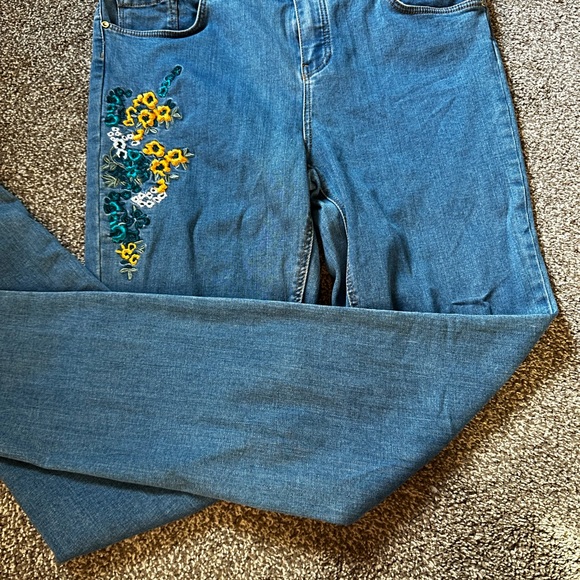 Mossimo Dutti size 10 embroidered jeans - Picture 2 of 2